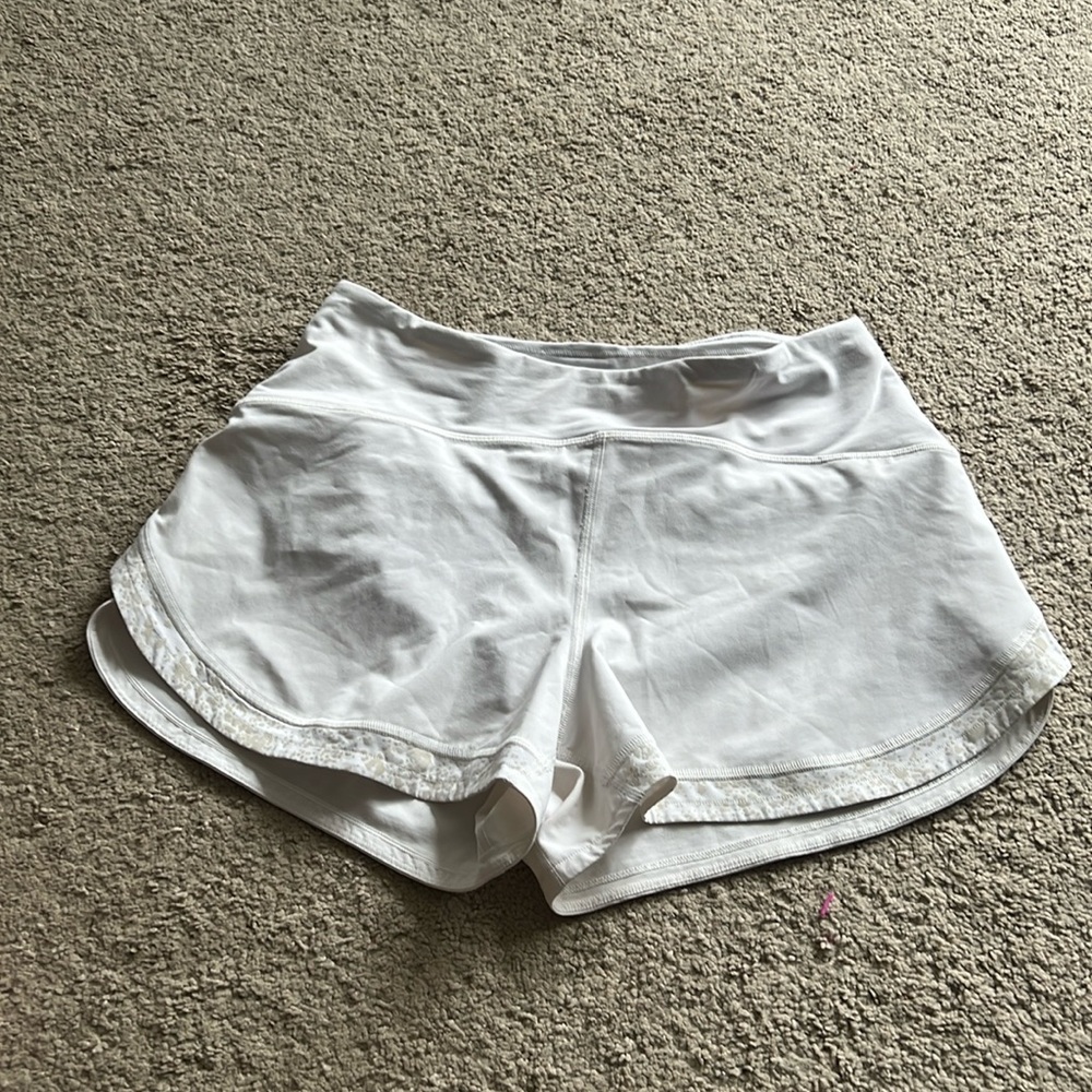Lululemon run the line short reflective 3” size 6